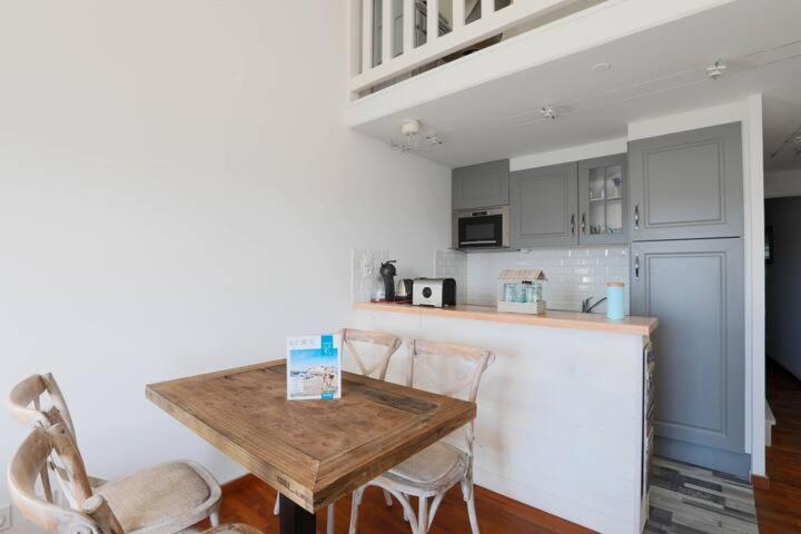 Appartement Sur L'Ilot De St Martin Au Centre Du Port Vue Exceptionnelle ! à Saint-Martin-de-Ré Extérieur photo